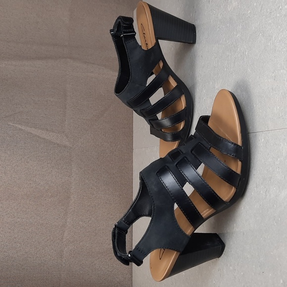 Clarks black leather woven upper heeled sandals, size 8.5 - Picture 6 of 12